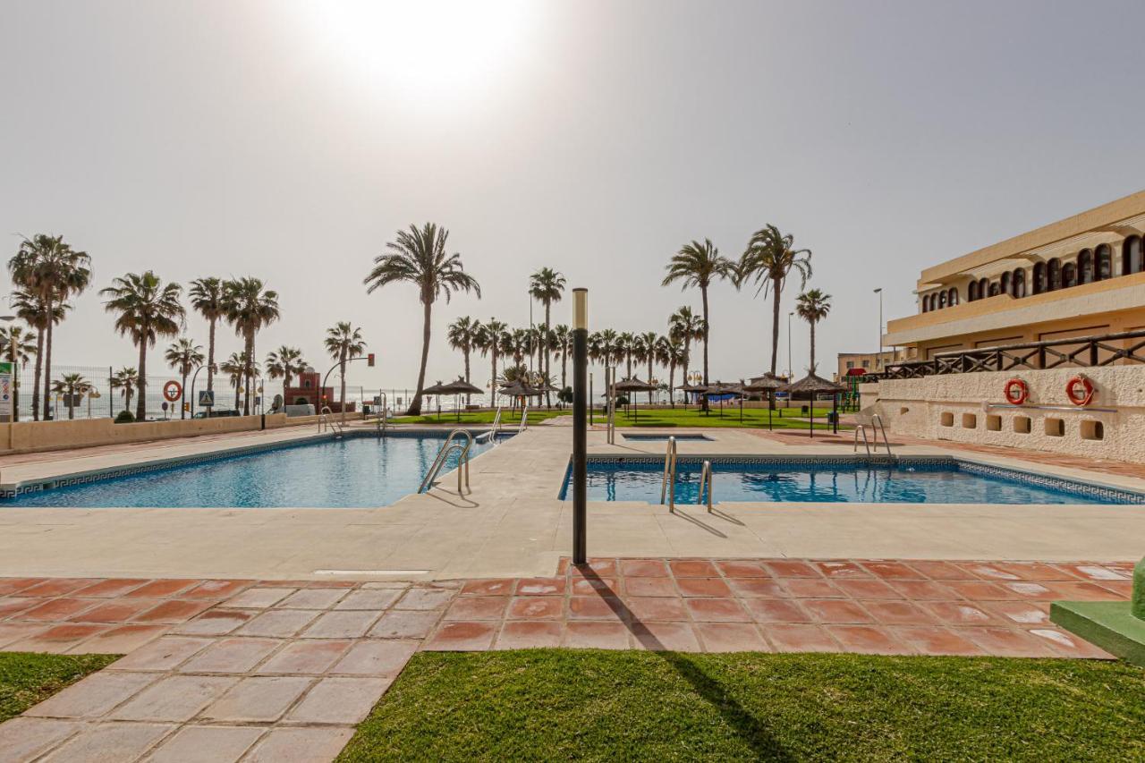 Beachfront With Spectacular Views And Swimming Pool 贝纳尔马德纳 外观 照片
